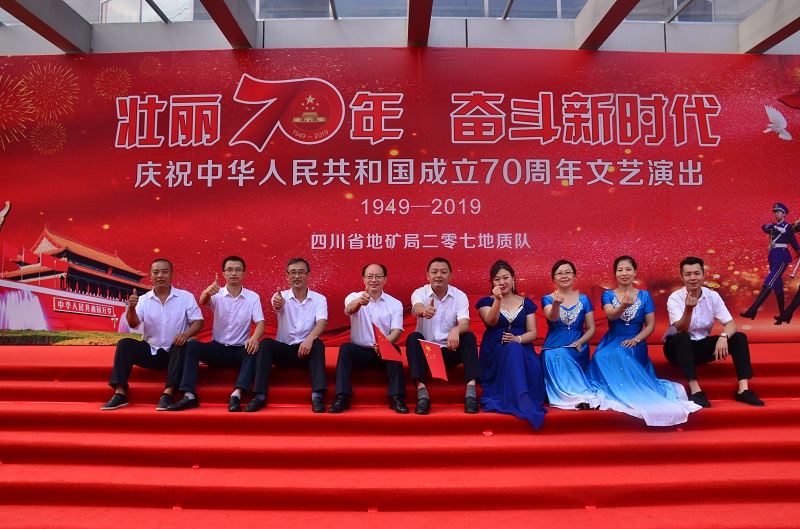 党政支部合影2.JPG