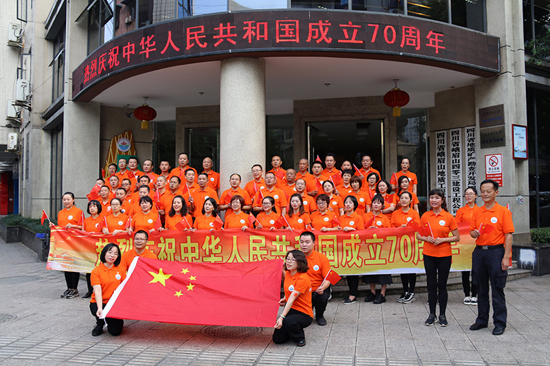 403队唱响《我和我的祖国》.jpg